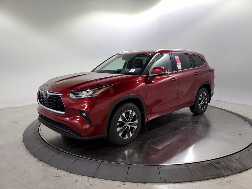 New 2020 Toyota Highlander XLE AWD SUV